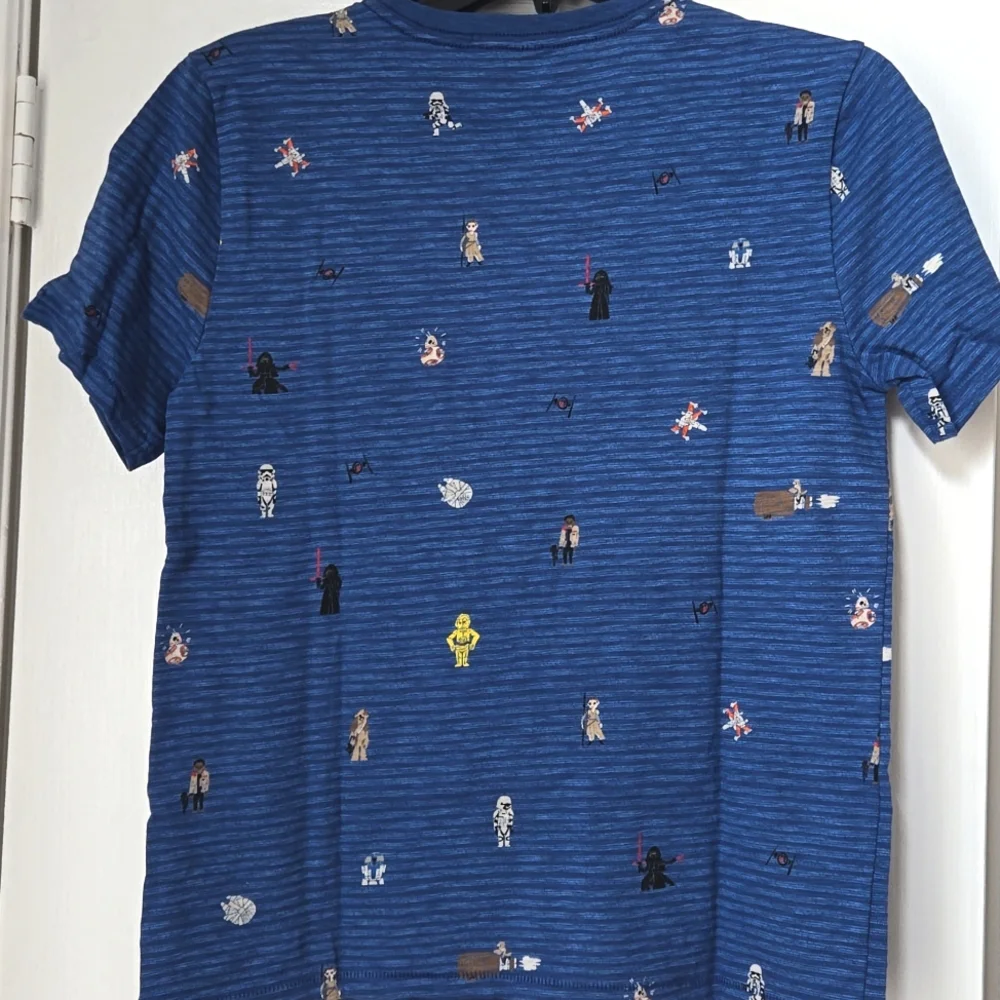 Star wars GAP boys tshirt with pocket and star wars characters - size XXL boys